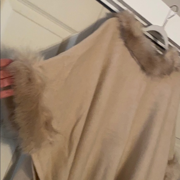 Fur accented cape/shawl - Picture 4 of 6